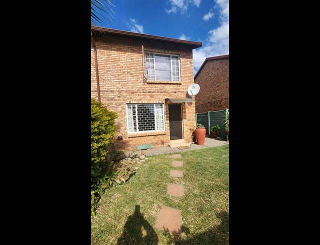 2 BEDROOM TOWNHOUSE FOR SALE IN ANNLIN